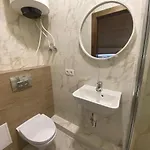 на вулиці лесі українки 19 *