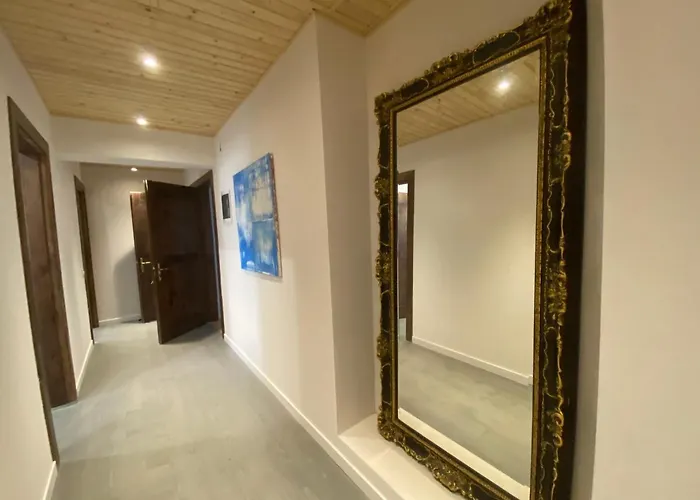 на вулиці лесі українки 19 *