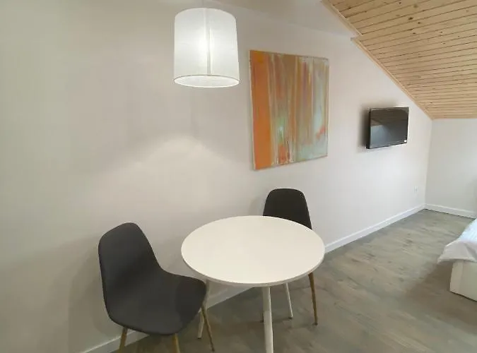 на вулиці лесі українки 19 *