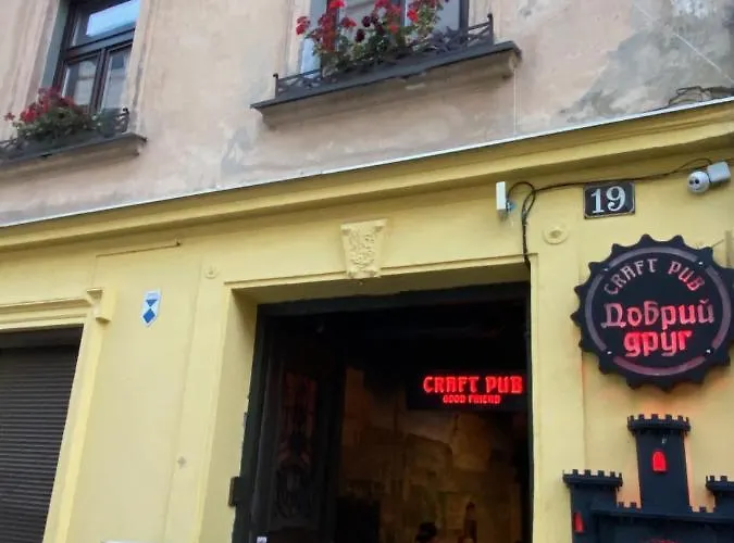 на вулиці лесі українки 19 *